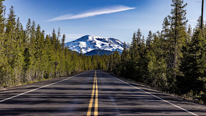 Bend’s scenic byways connect river, forest, and peaks, underscoring the easy access that makes four-season living feel effortless.