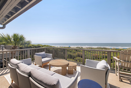 Shipwatch’s ocean-view deck sets up an easy flow for cocktails, oysters and a relaxed fall supper by the water.