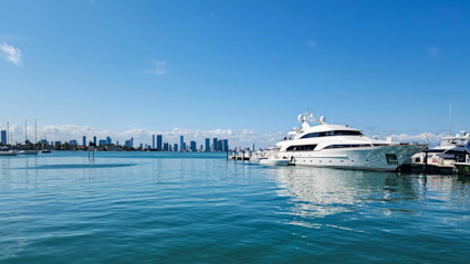 Miami’s marina and skyline mirror the city’s lively pace, perfect for late-night gatherings after the games wrap.