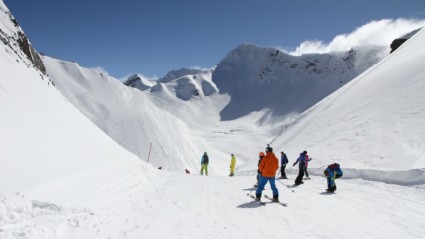 A group of skiers experiences one of the best things to do in Telluride at the Telluride Ski Resort.