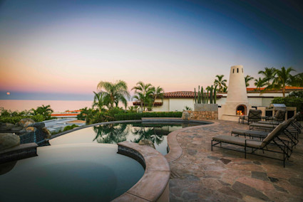 Playa Linda pool area with hot tub and infinity plunge pool with unobstructed view of the ocean. 