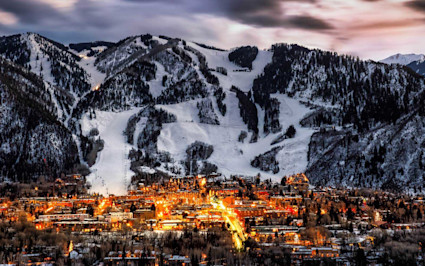 Downtown Aspen set against snowy peaks, a picturesque scene central to many Aspen vs. Vail discussions.
