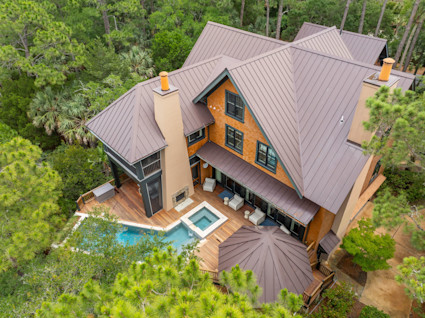 Blue Heron’s wooded setting, lap pool and generous decks support quiet mornings and relaxed evenings between tee times.
