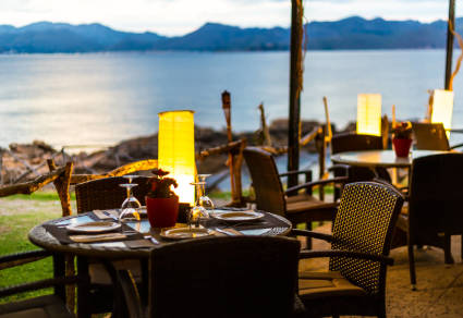 A lakefront dining table awaits guests on the shore of Lake Tahoe.