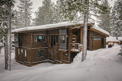 view of front of home featuring a garage at 1055 Martis Lndg, Truckee, CA 96161, representing a mountain home exterior