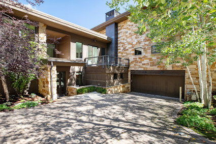 Emerald in Vail features a mudroom and dedicated ski storage, illustrating efficient gear flow between the outdoors and the main living spaces.