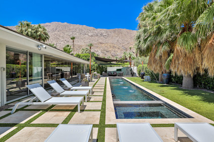 Amber in Palm Springs features a lap pool with fountains and a spa, ideal for swim sets, contrast bathing and sunset recovery with mountain views.