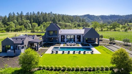 A Napa second home estate with a large outdoor terrace, guest house and vineyards