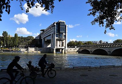 A stock image shows Pont de Bercy.