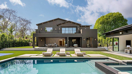 A luxury home with a swimming pool alludes to the topic of using your 401K to buy a house.