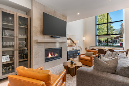 Snow King offers a contemporary retreat with floor-to-ceiling views and a fireplace for easy transitions from mountain to evening.