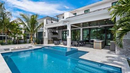 Infinity pool and hot tub at a luxury second home in Fort Lauderdale