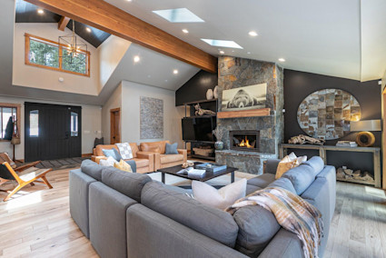 Wood Creek’s spacious great room and inviting ambiance provide an ideal retreat after an action-packed tournament day, located within reach of top Lake Tahoe attractions.