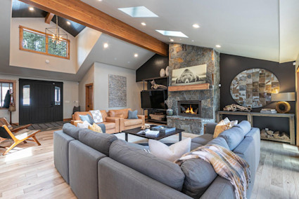 Wood Creek in Incline Village offers a remodeled great room and deck access for effortless après near Diamond Peak and Tahoe trails.