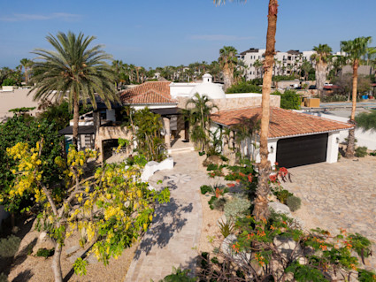 Esperanza captures the essence of Cabo’s prestigious lifestyle, offering direct access to the beach, expansive indoor-outdoor living areas, and amenities tailored for relaxation and entertainment. The remodeled design and curated furnishings make every summer stay both elegant and effortless.