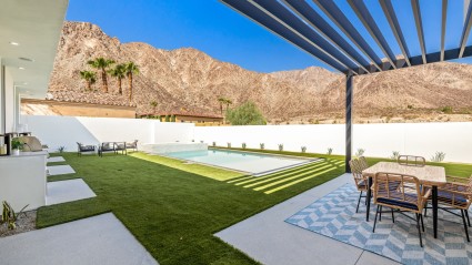 Pool with view of the mountains in Palm Springs