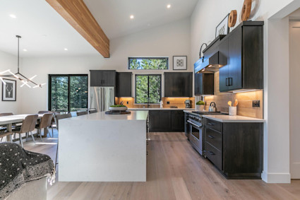 Rockcrest’s open-concept kitchen and terrace create the perfect setting for entertaining friends with chef-inspired meals during tournament week.
