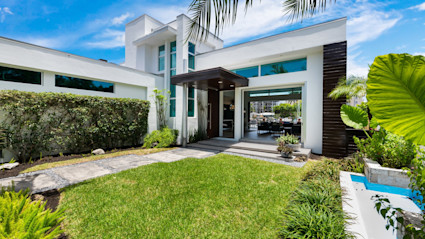 front exterior of home in ft. Lauderdale