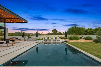 Tulum Oasis in Scottsdale features a resort-style yard, mountain views and a grand great room that opens to the pool for effortless fall entertaining.