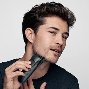 Clean shave with 3 Flexible blades Clean shave with 3 Flexible blades