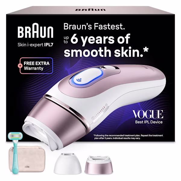 Skin i·expert with beige pouch, SmartFlex head, presicion head, Venus razor and packaging front view behind rendering on white background. Skin i·expert with beige pouch, SmartFlex head, presicion head, Venus razor and packaging front view behind rendering on white background.