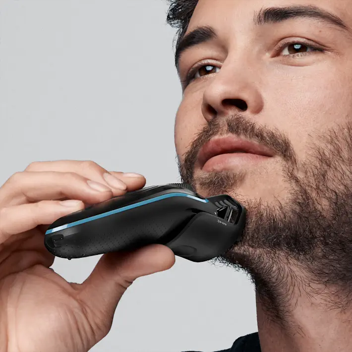 Lange baard trimmen en haren knippen Lange baard trimmen en haren knippen
