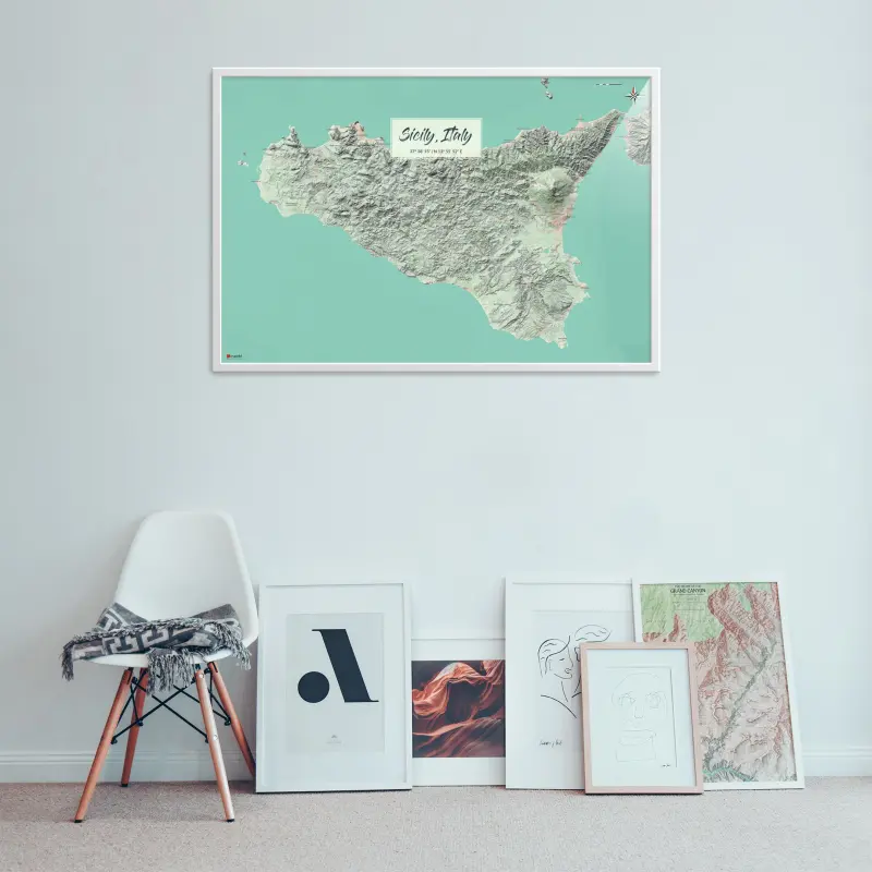 Sizilien-Stadtkarte als Poster im Nani Design an der Wand über einer Bildergalerie