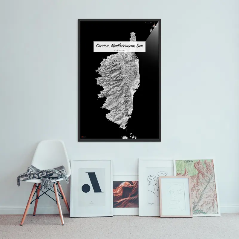 Korsika-Landkarte als Poster im Kaia Design an der Wand über einer Bildergalerie