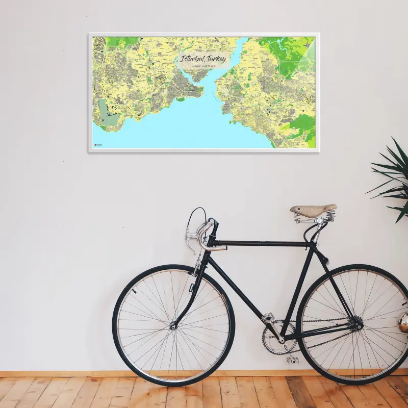 Istanbul-Stadtkarte als Poster im Jalma Design in einem Wohnzimmer mit einem Fahrrad, das an die Wand lehnt