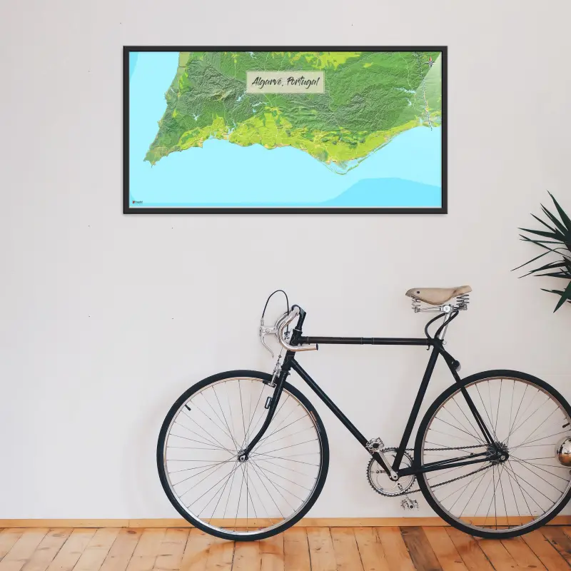 Algarve-Landkarte als Poster im Jalma Design in einem Wohnzimmer mit einem Fahrrad, das an die Wand lehnt