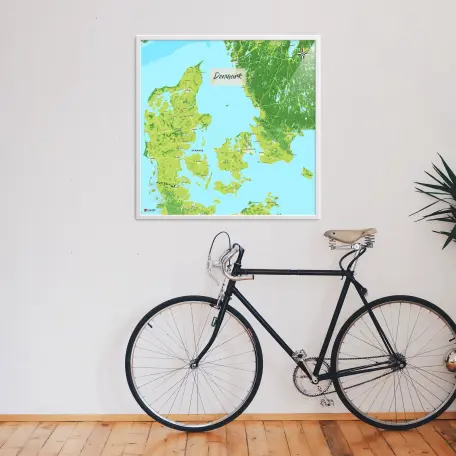 Dänemark-Landkarte als Poster im Jalma Design in einem Raum über einem Fahrrad
