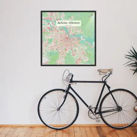 Amsterdam-Stadtkarte als Poster im Nani Design hinter einem Fahrrad