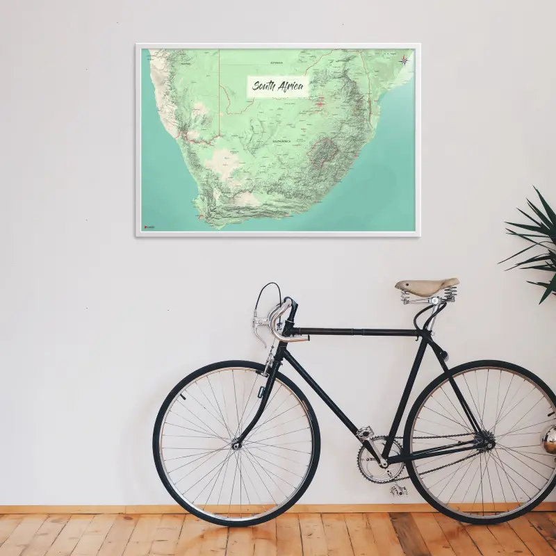 Südafrika-Landkarte als Poster im Nani Design in einer Wohnung mit einem Fahrrad an der Wand