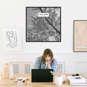Wien-Stadtkarte als Poster im Kaia Design in einem Büro mit Frau und Laptop