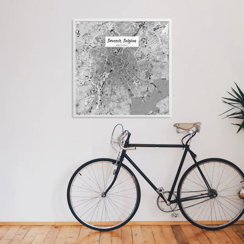 Brüssel-Stadtkarte als Poster im Kaia Design in einem Zimmer über einem Fahrrad