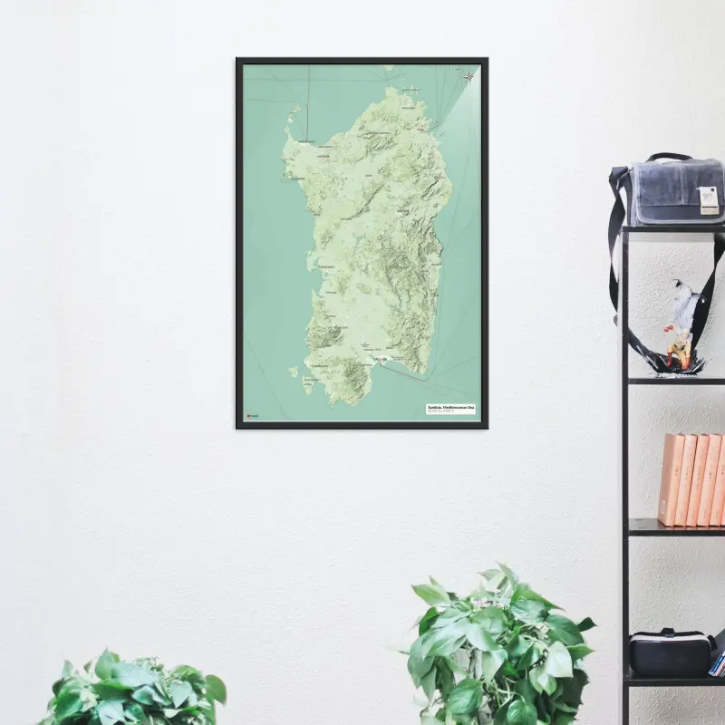 Sardinien-Landkarte als Poster im Nani Design neben Regal