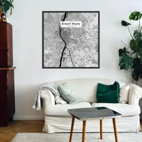 Budapest-Stadtkarte als Poster im Kaia Design hinter einem Sofa