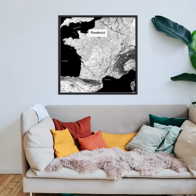 Frankreich-Landkarte als Poster im Kaia Design über einem Sofa
