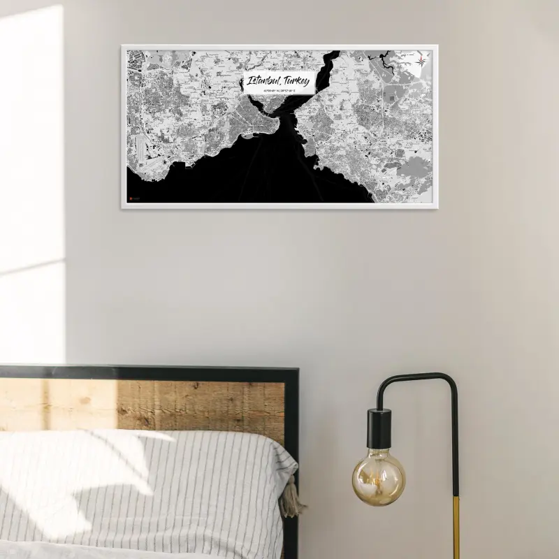 Istanbul-Stadtkarte als Poster im Kaia Design in einem Schlafzimmer mit Bett
