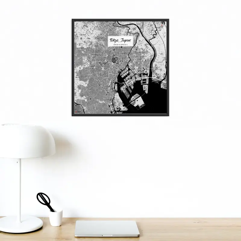 Tokio-Stadtkarte als Poster im Kaia Design in einem Büro mit Lampe