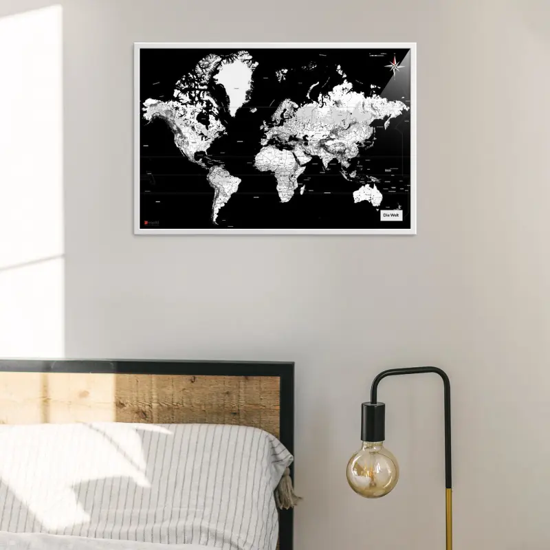 Die Weltkarte als Poster im Kaia Design über einem Bett
