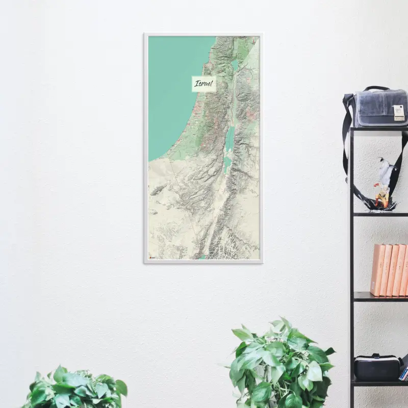 Israel-Landkarte als Poster im Nani Design in einem Wohnzimmer mit Regal