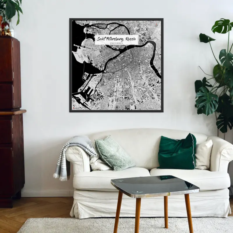 Sankt Petersburg-Stadtkarte als Poster im Kaia Design in einem Wohnzimmer mit einem Sofa