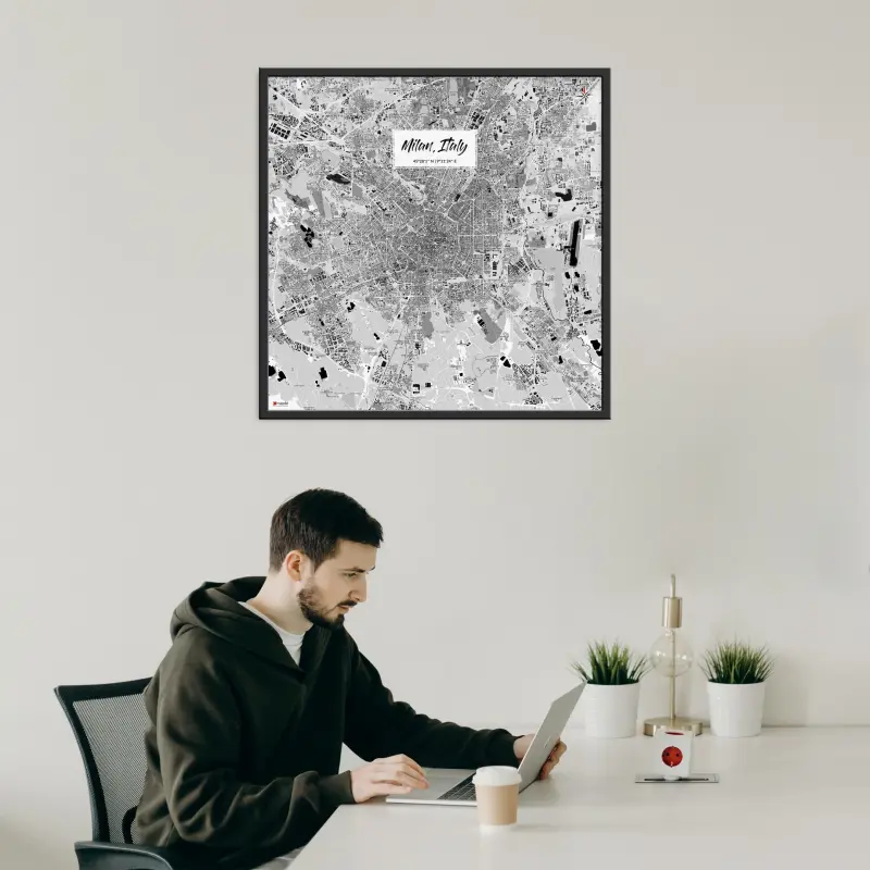 Mailand-Stadtkarte als Poster im Kaia Design in einem Büro mit Mann und Laptop