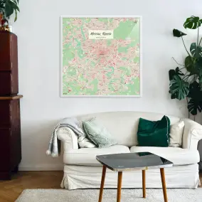 Moskau-Stadtkarte als Poster im Nani Design in einem Wohnzimmer mit einem Sofa