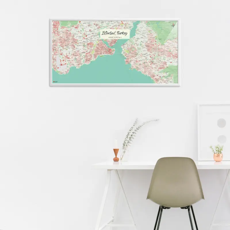 Istanbul-Stadtkarte als Poster im Nani Design über einem Schreibtisch