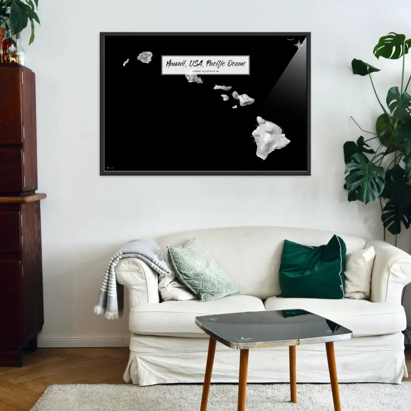 Hawaii-Landkarte als Poster im Kaia Design in einem Wohnzimmer mit Sofa