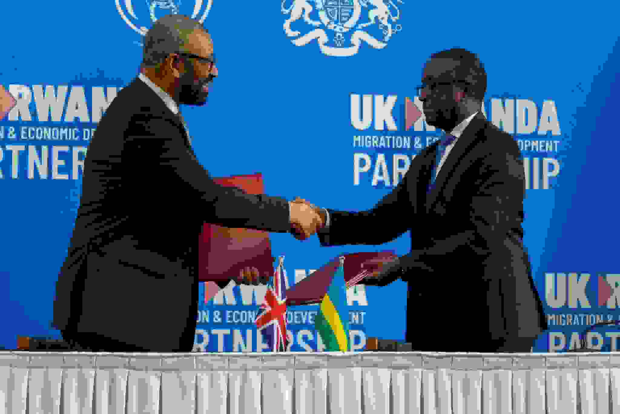 Home Secretary James Cleverly MP negotiates an asylum partnership agreement with Rwanda, 6 December 2023. ©@JamesCleverly