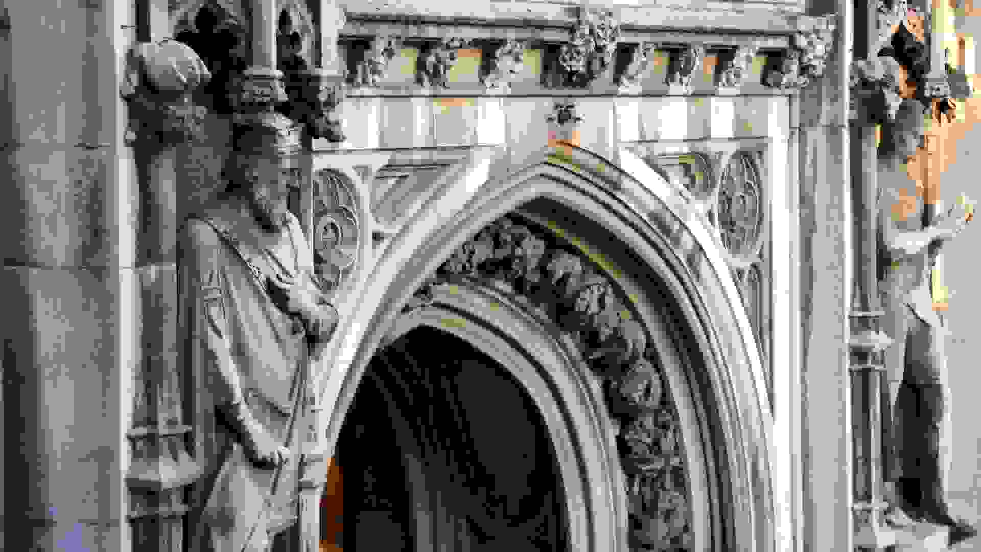Cloister entrance in New Palace Yard. Image: Cloister entrance in New Palace Yard © Hansard Society / Richard Greenhill