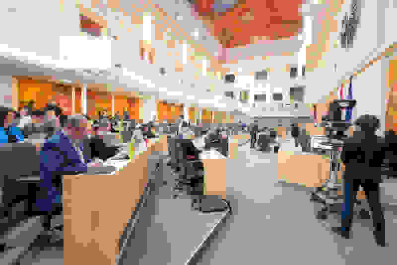 The lower House, the National Council, holds a plenary session in the Ballroom of the Imperial Palace, Parliament’s temporary accommodation during the renovation. Austrian Parliamentary Administration/Anna Rauchenberger